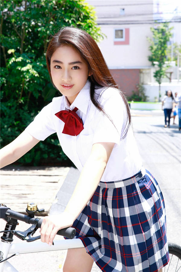 平祐奈写真集《[YS Web] 2016-08-24 Vol.710 Yuna Taira 平祐奈》高清全本[107P] 日系套图-第2张