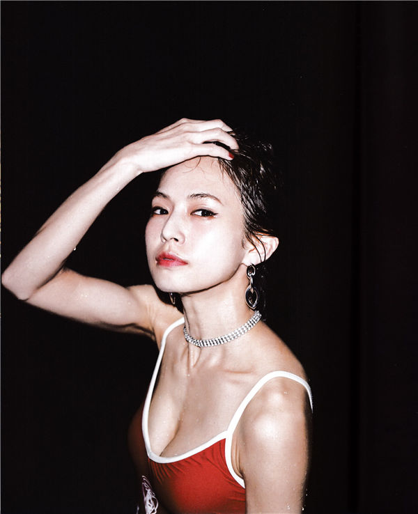 小野春菜写真集《SOMEWHERE》高清全本[128P] 日系套图-第5张