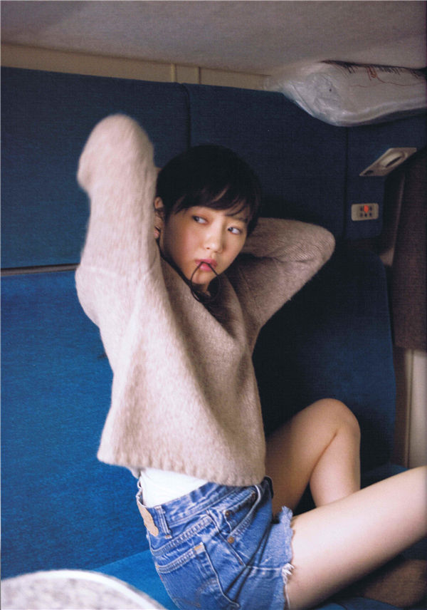 中山莉子1ST写真集《中山莉子の写真集。》高清全本[105P]清晰度：2400*3400 / 大小：172M / 张数：105P猩猩智库