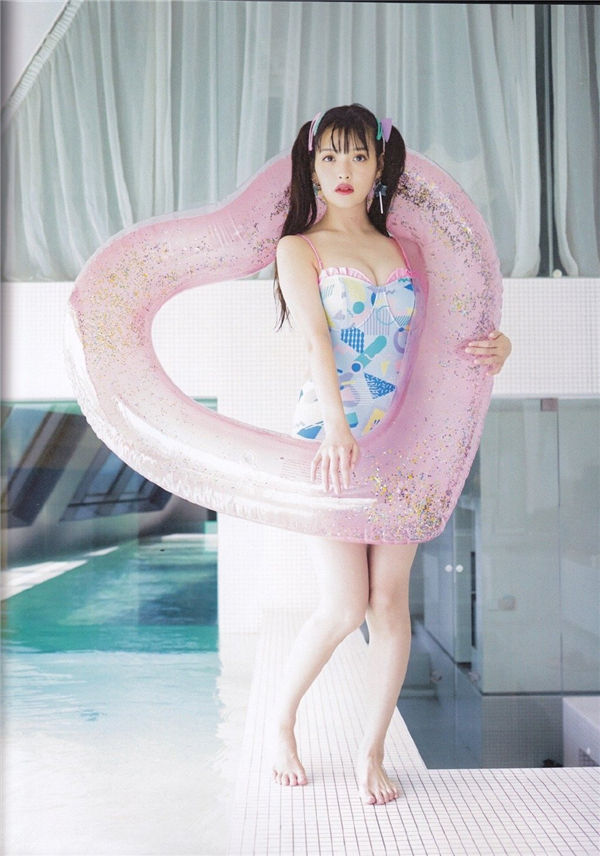 上坂堇写真集《すみれいろ》高清全本[66P] 日系套图-第2张