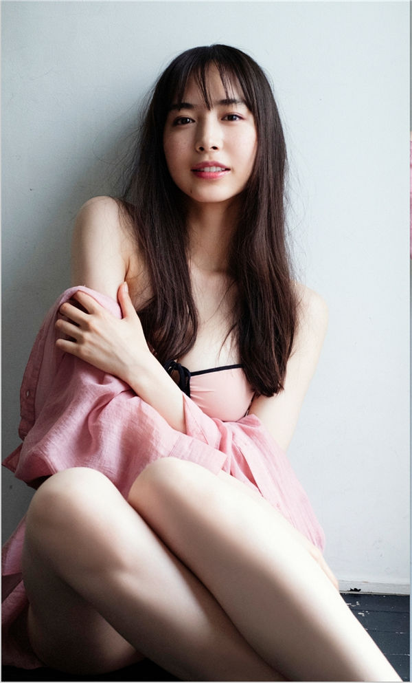 井桁弘惠写真集《雨、時々、クリームソーダ。～prologue～》高清全本[46P] 日系套图-第5张