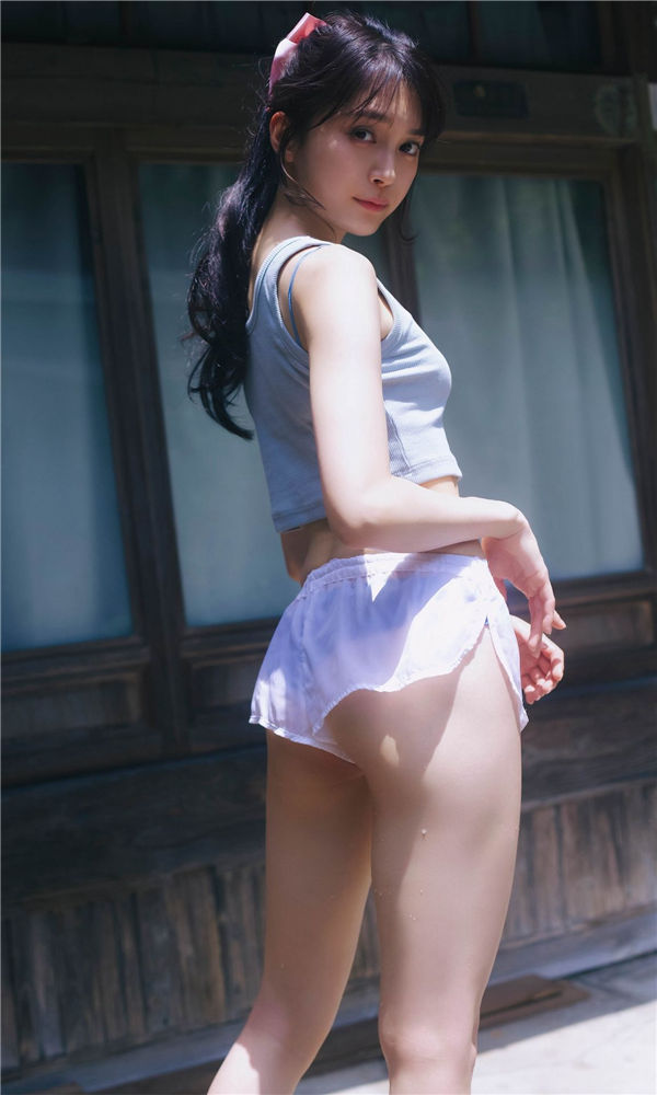 小山璃奈写真集《紅い花》高清全本[50P] 日系套图-第2张