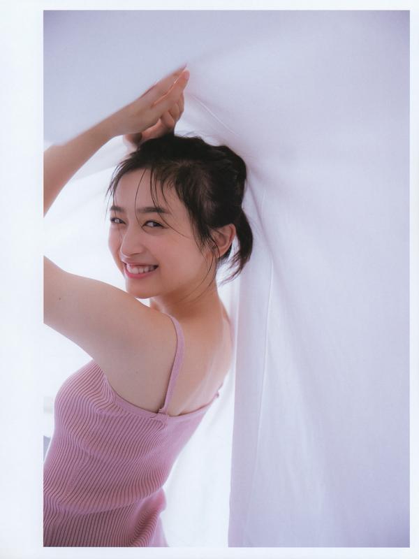 井上和写真集《乃木坂46 TRIANGLE MAGAZINE 01》高清全本[45P]清晰度