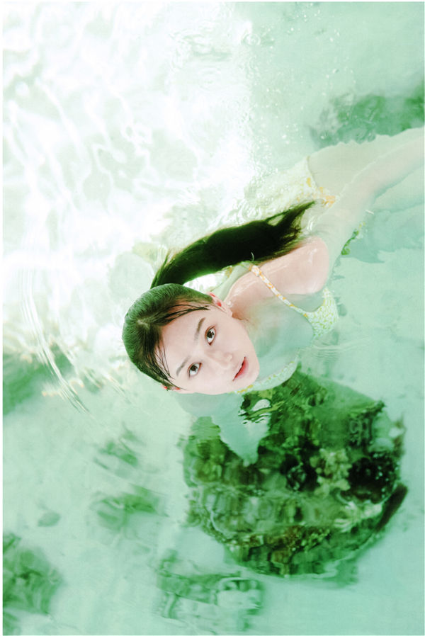 [图片5]-铃木绚音1ST写真集《光の角度》高清全本[114P]插图-猩猩智库-提供高质量的日系写真！