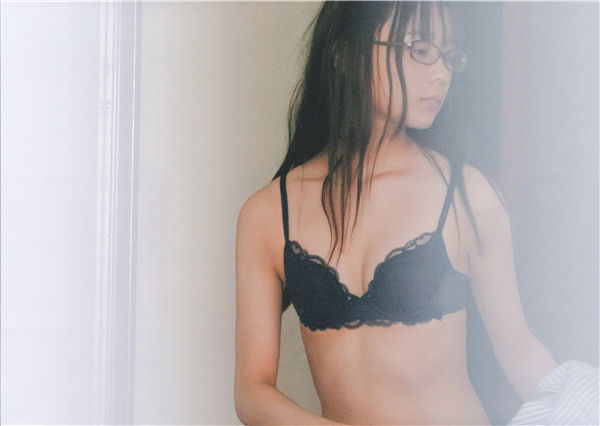 [图片6]-铃木绚音1ST写真集《光の角度》高清全本[114P]插图-猩猩智库-提供高质量的日系写真！