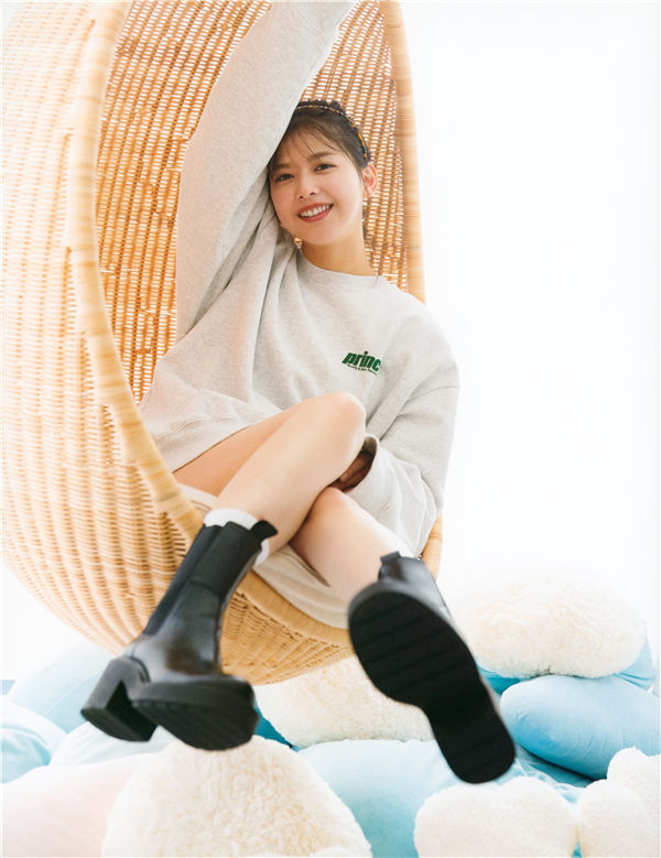 [图片3]-渡边理佐写真集《卒業メモリアルブック 抱きしめたくなる瞬間》高清全本[129P]插图-猩猩智库-提供高质量的日系写真！