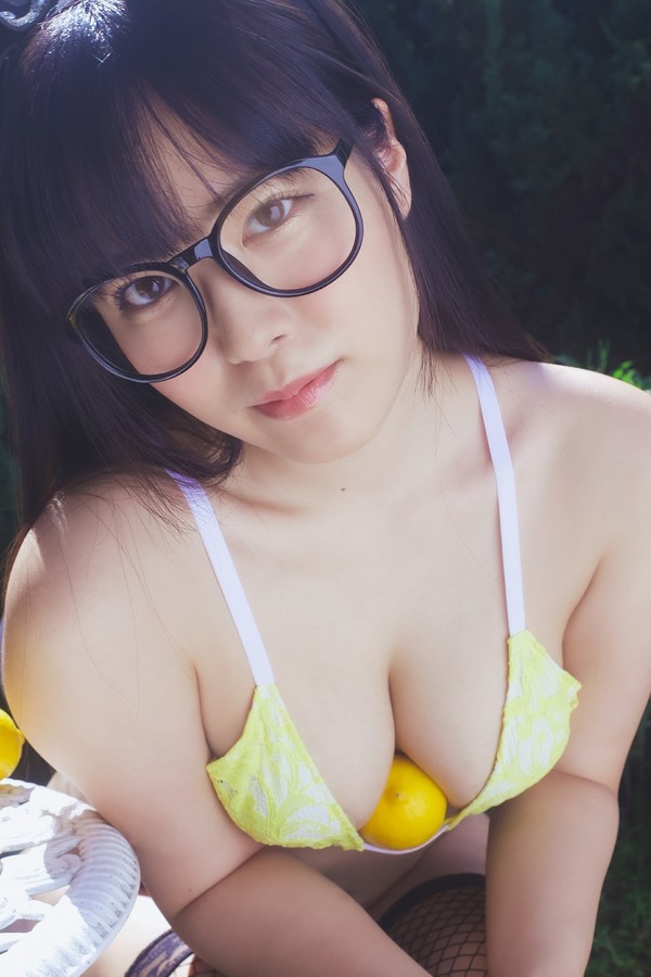 [图片4]-东云海写真集《フルーツとメガネ》高清全本[53P]插图-猩猩智库