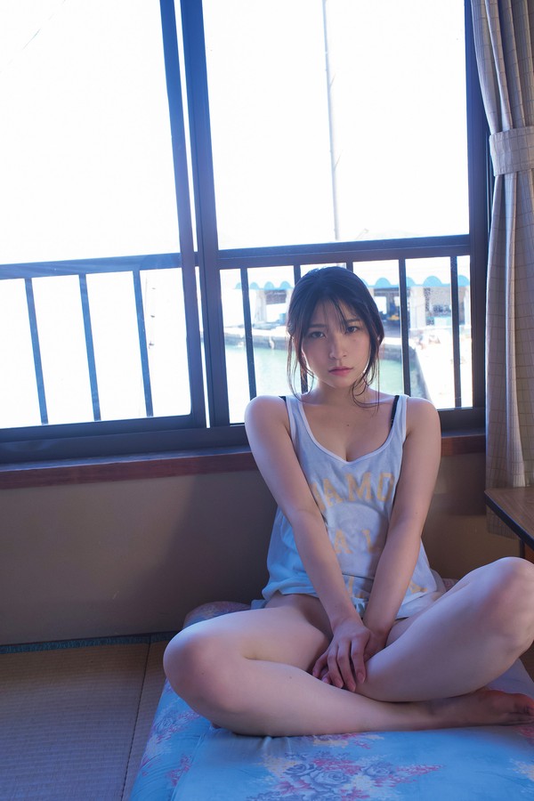 [图片6]-あまつまりな写真集《波音に包まれて》高清全本[76P]插图-猩猩智库